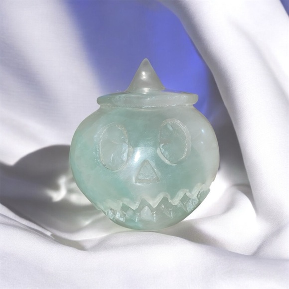 Green Fluorite Carved Jack o Lantern Pumpkin Crystal - Picture 1 of 4